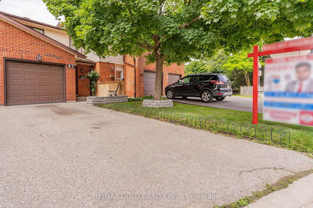 46 - 47 Collins Crescent