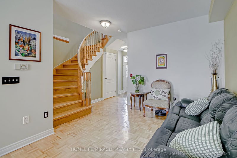 5639 Raleigh St  Mississauga, L5M 7E4 | Image 3