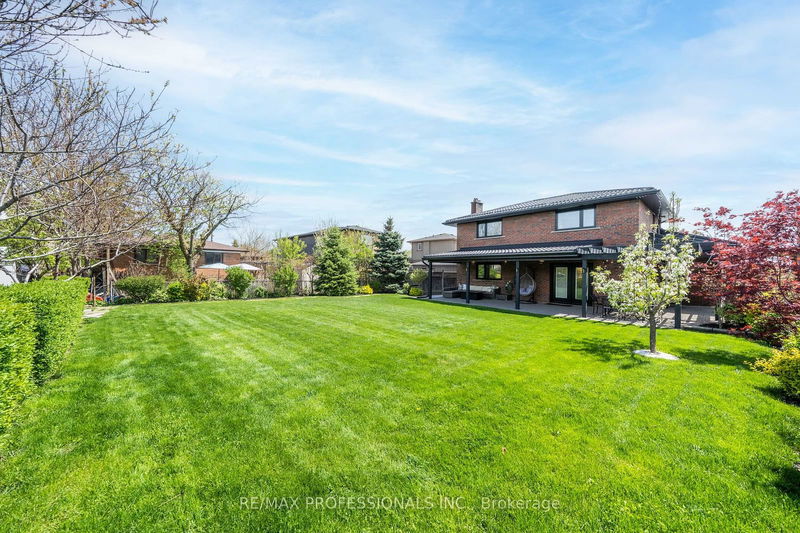 182 Gracefield Ave  Toronto, M6L 1L8 | Image 3