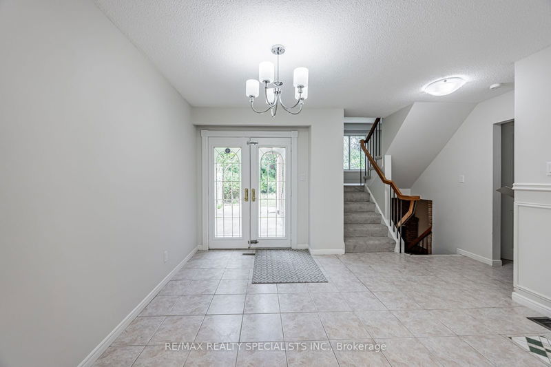 30 Winterfold Dr  Brampton, L6V 3T2 | Image 8