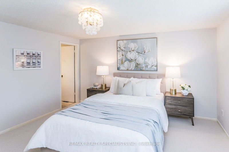 6309 Starfield Cres  Mississauga, L5N 1X3 | Image 24