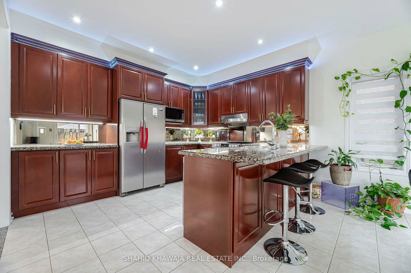 5499 Doctor Peddle Cres  Mississauga, L5M 0K7 | Image 12