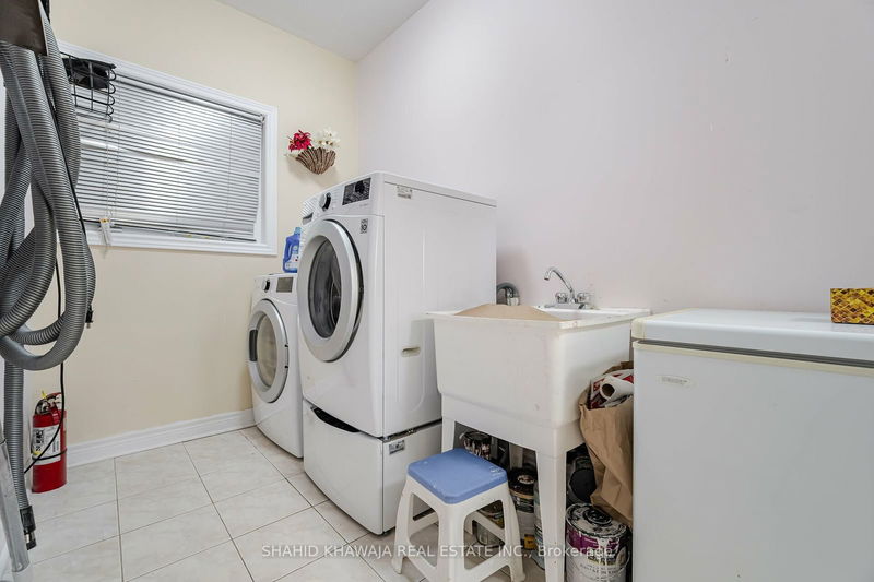 5499 Doctor Peddle Cres  Mississauga, L5M 0K7 | Image 19