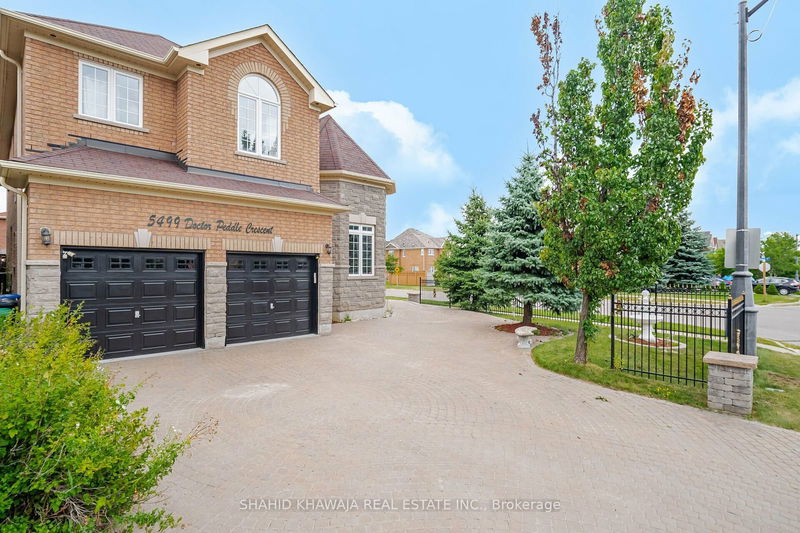 5499 Doctor Peddle Cres  Mississauga, L5M 0K7 | Image 5