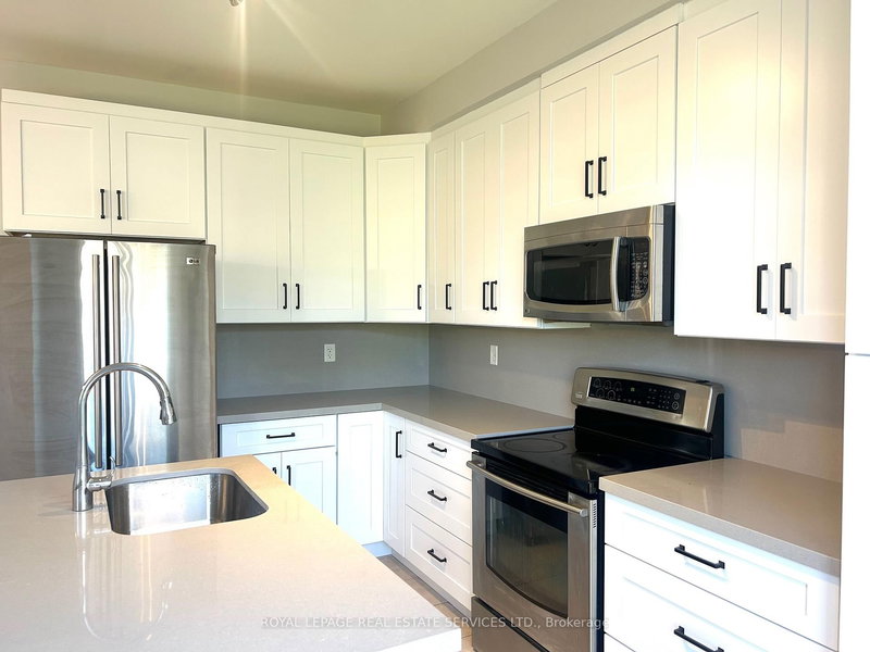 1285 Jezero Cres, Oakville, L6H 0B5 | Image 3