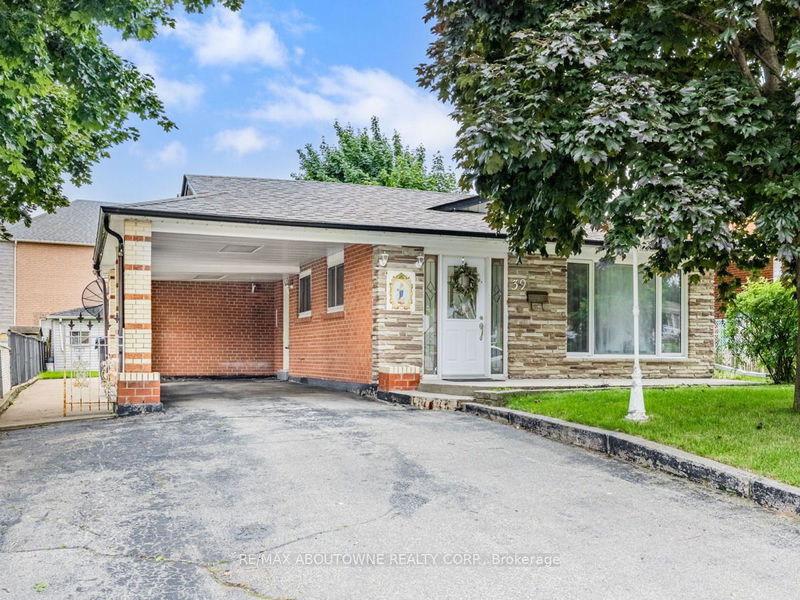 39 Northwood Dr  Brampton, L6X 2L4 | Image 1