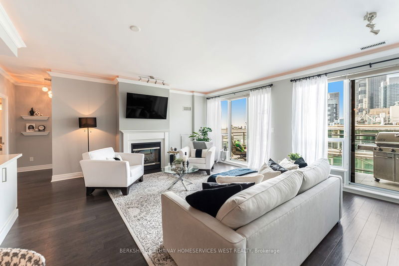  PH404 - 88 Palace Pier Crt  Toronto, M8V 4C2 | Image 7