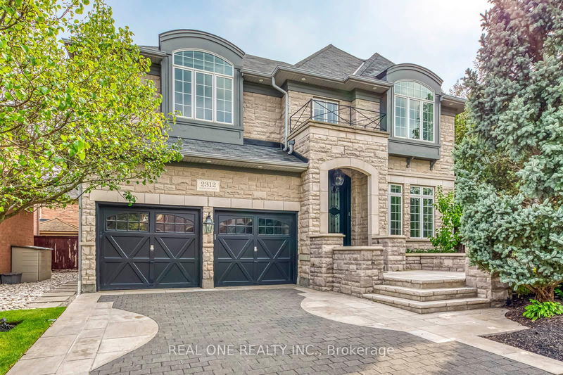 home for sale on 2312 Lyndhurst Drive