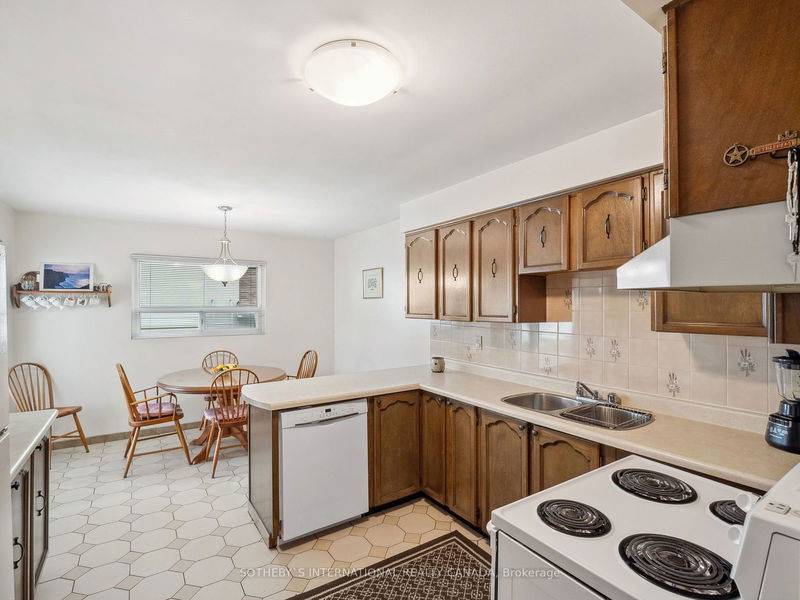 10 Poplar Heights Dr  Toronto, M9A 5A2 | Image 14