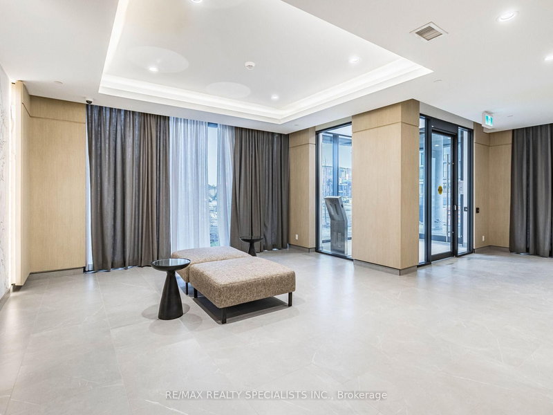 810 - 215 Veterans Dr, Brampton, L7A 0B6 | Image 3