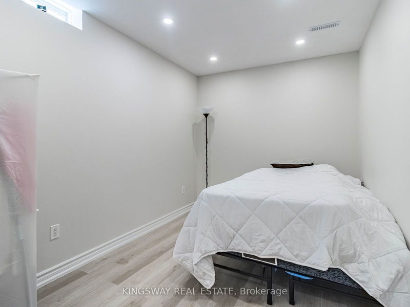 4885 Capri Cres  Burlington, L7M 0H8 | Image 36