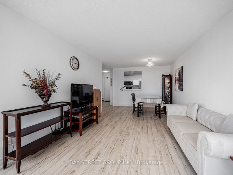  PH703 - 1001 Cedarglen Gate  Mississauga, L5C 4R2 | Image 5