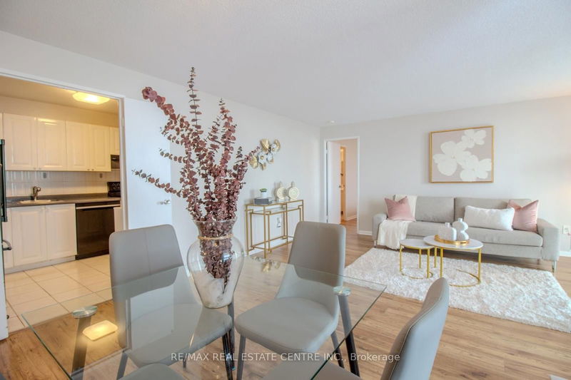  1012 - 1320 Mississauga Valley Blvd  Mississauga, L5A 3S9 | Image 3