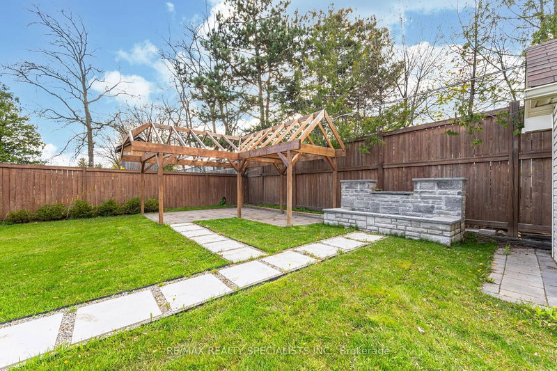 427 Pinegrove Rd  Oakville, L6K 2B6 | Image 38