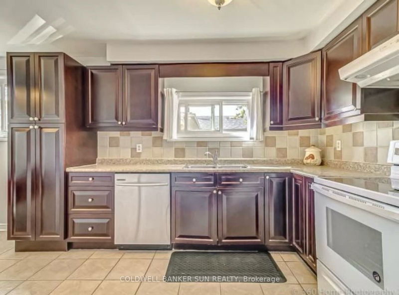 7606 Darcel Ave  Mississauga, L4T 2Y1 | Image 11