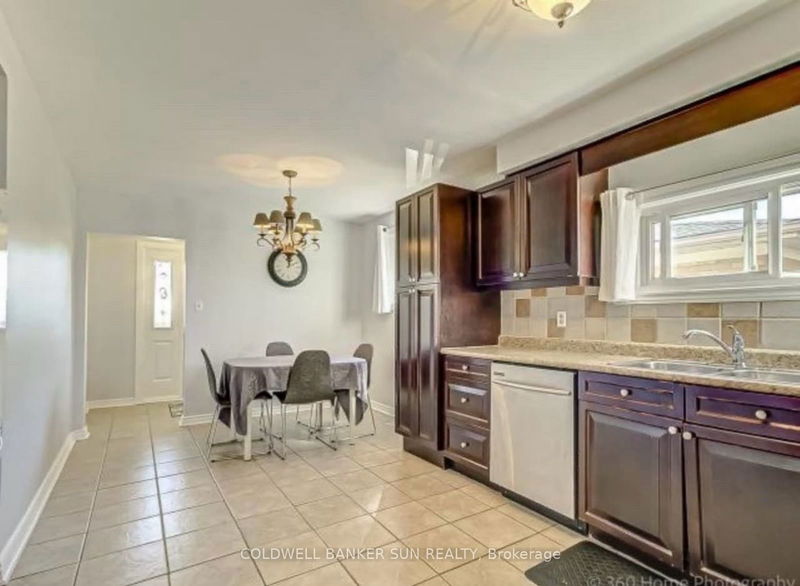 7606 Darcel Ave  Mississauga, L4T 2Y1 | Image 12