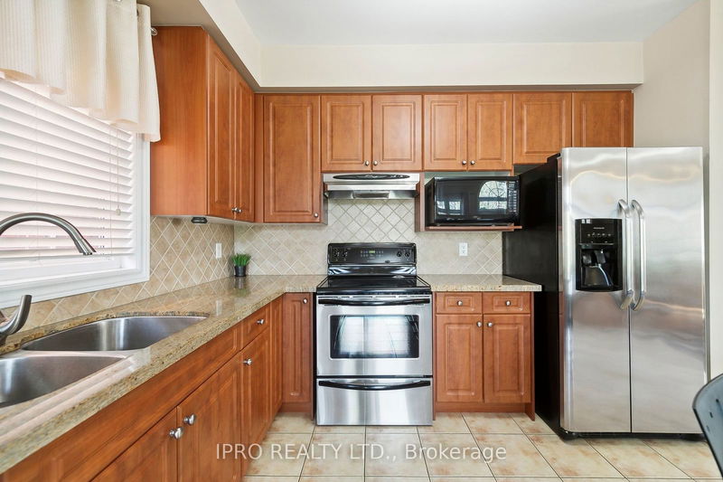 6829 Golden Hills Way  Mississauga, L5W 1P3 | Image 12