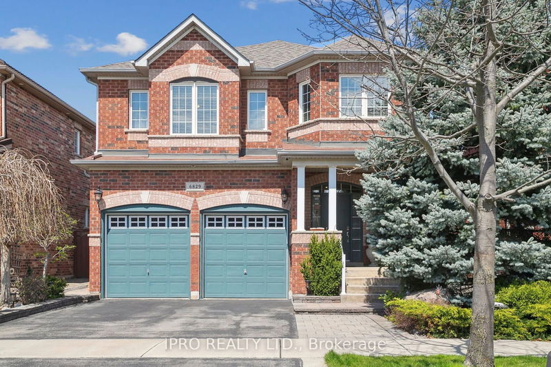 6829 Golden Hills Way  Mississauga, L5W 1P3 | Image 2