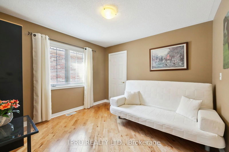 6829 Golden Hills Way  Mississauga, L5W 1P3 | Image 22