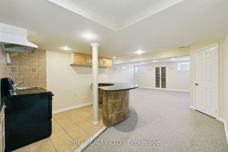 6829 Golden Hills Way  Mississauga, L5W 1P3 | Image 31