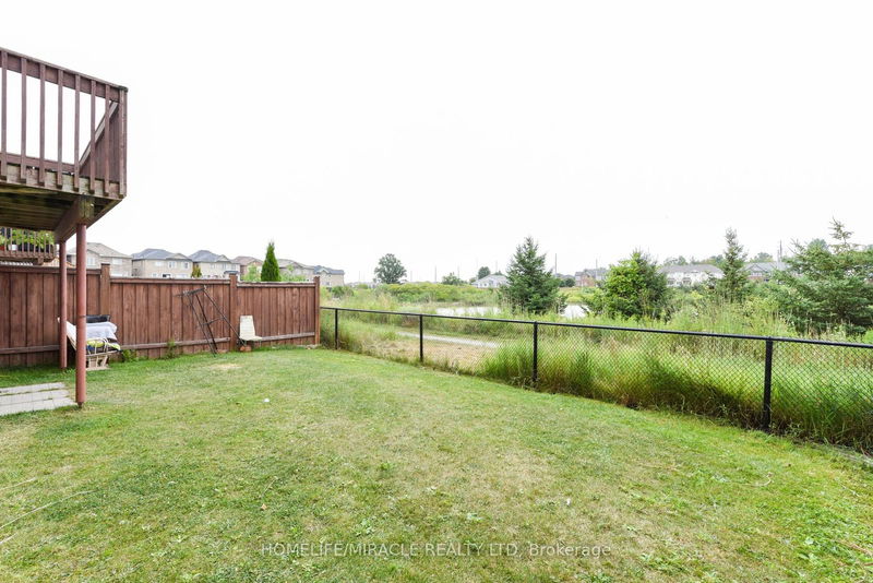 30 Lloyd Cres  Brampton, L7A 4J5 | Image 39