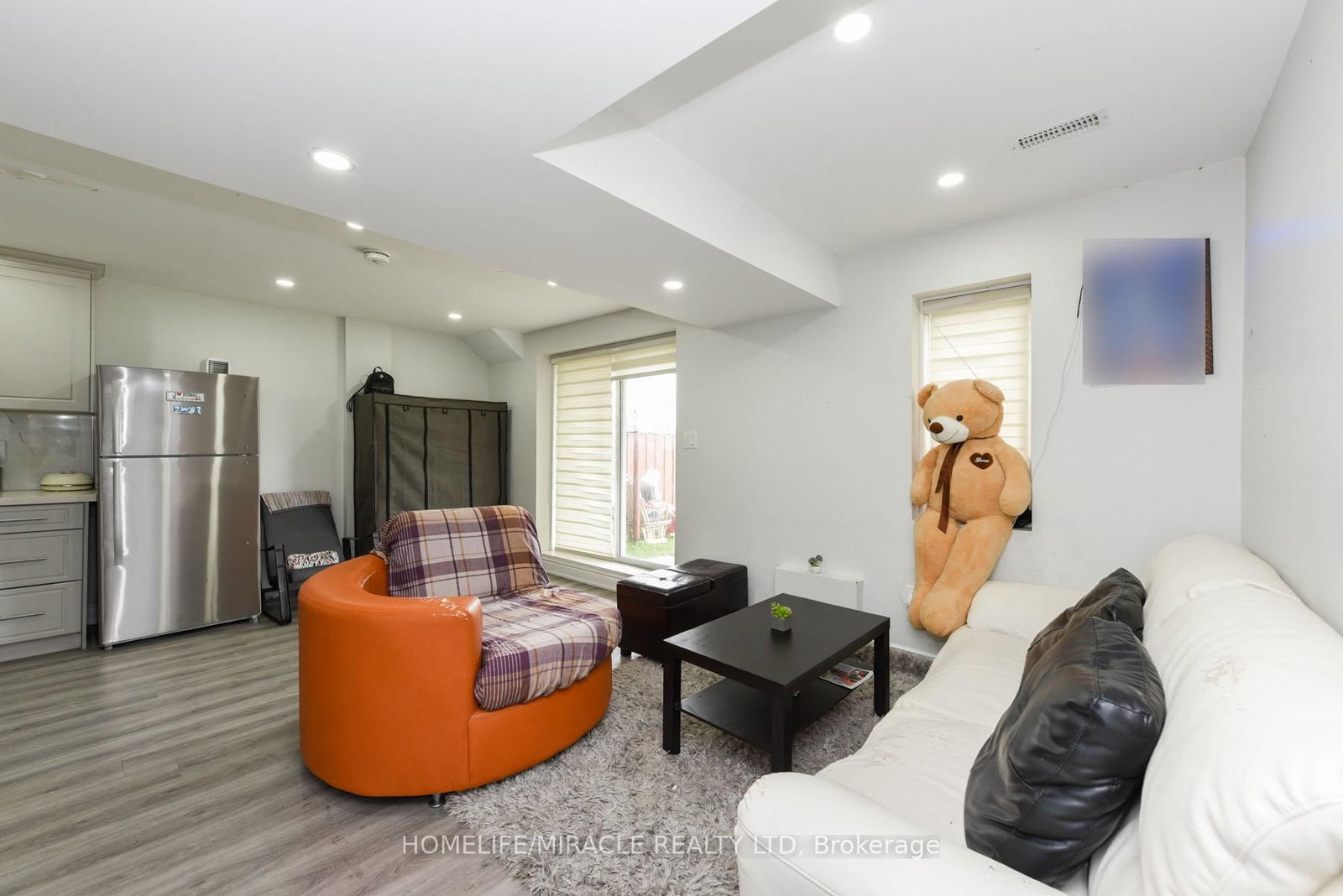 Listing Image 7