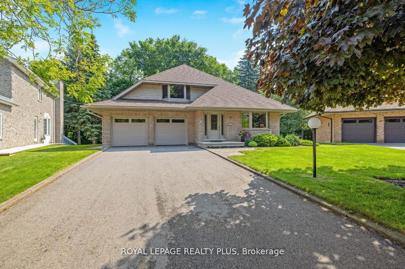 37 Heslop Crt  Halton Hills, L7G 4Z8 | Image 1