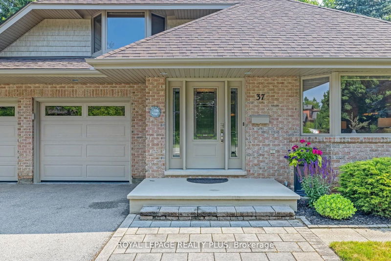 37 Heslop Crt  Halton Hills, L7G 4Z8 | Image 3