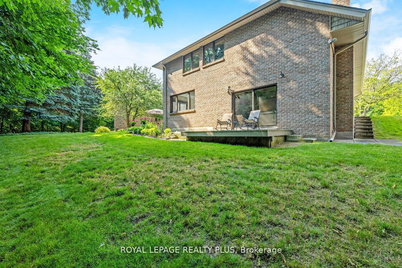 37 Heslop Crt  Halton Hills, L7G 4Z8 | Image 32