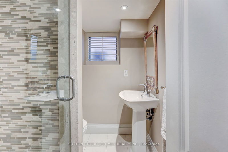 64 Princeton Rd  Toronto, M8X 2E4 | Image 24