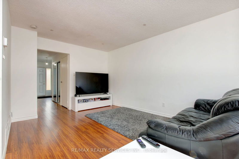  132 - 132 Baronwood Crt  Brampton, L6V 3H8 | Image 4