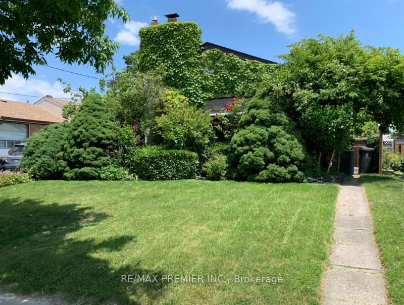 33 Pakenham Dr  Toronto, M9W 4B2 | Image 1