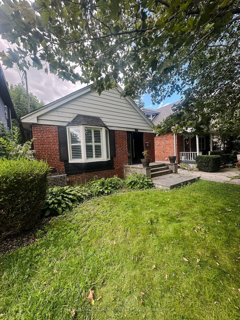 home for lease on 2 Crystal Crescent