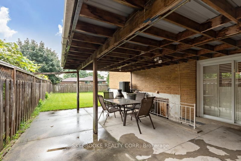 3350 Lehigh Cres W, Mississauga, L4T 1W8 | Image 3