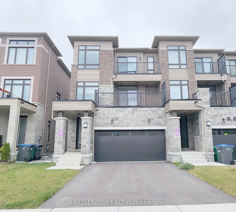 22 Ravenbury St, Brampton, L6P 4P5 | Image 2
