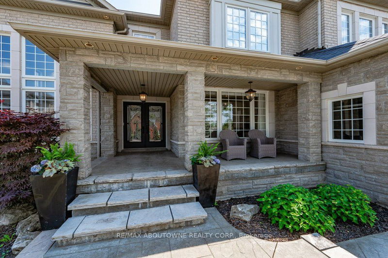 3893 Trelawny Circ  Mississauga, L5N 6S4 | Image 3