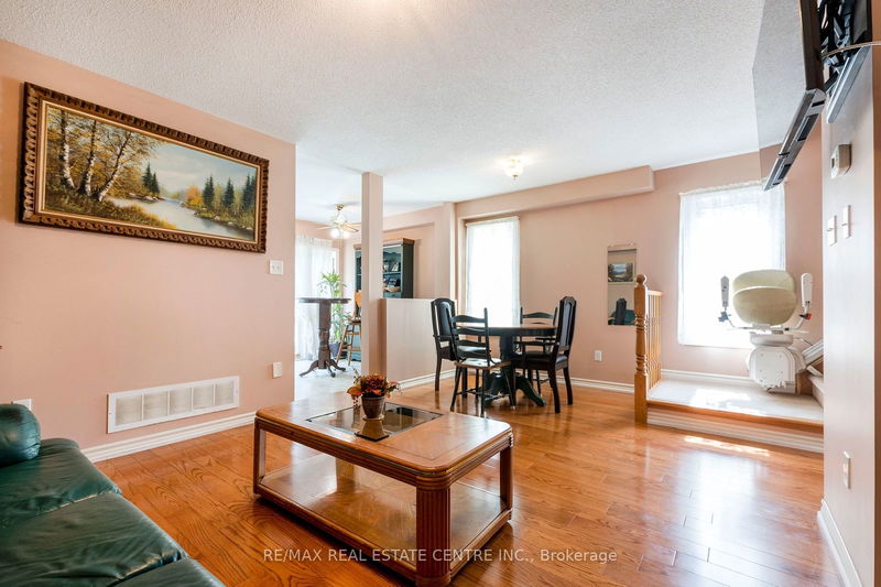 1075 Johnson's Lane  Mississauga, L5J 2P7 | Image 8