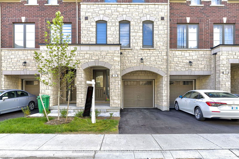 14 Lavinia Rd  Brampton, L6P 4N7 | Image 2