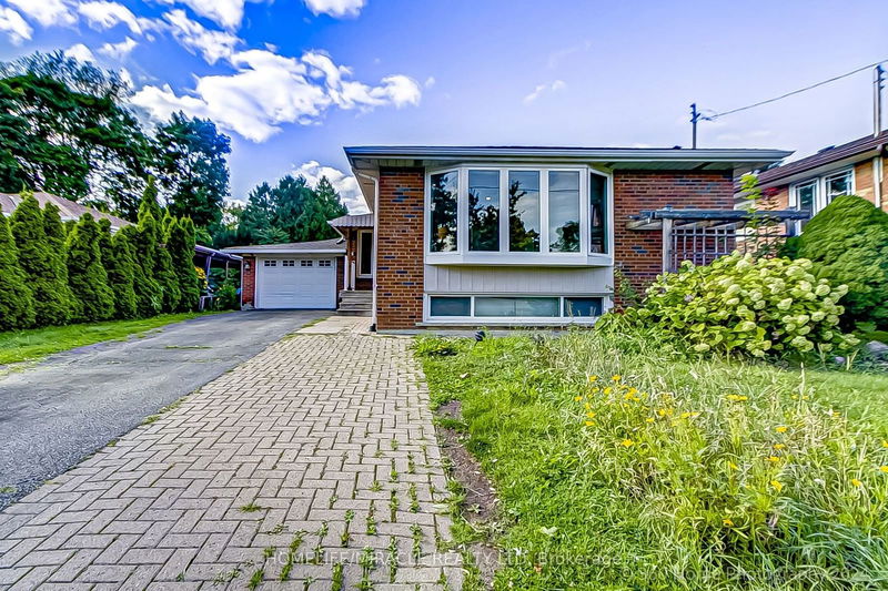 30 Fallowfield Rd  Toronto, M9W 2W2 | Image 1