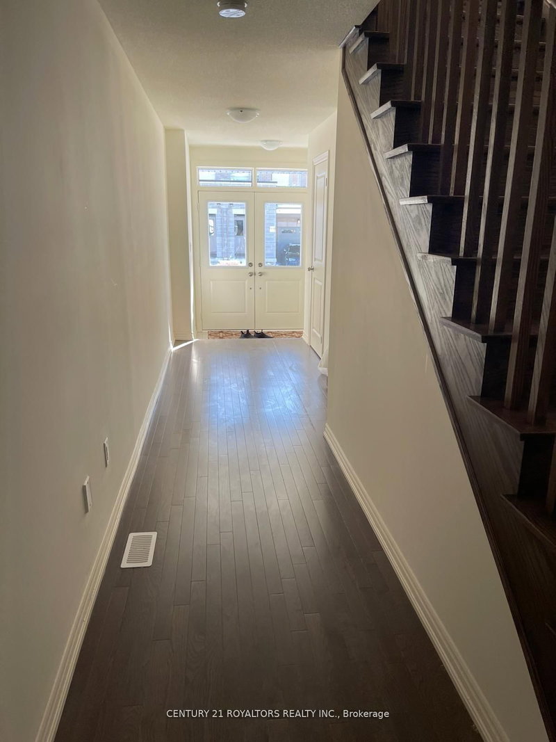 30 Arrowview Dr, Brampton, L7A 0B7 | Image 2