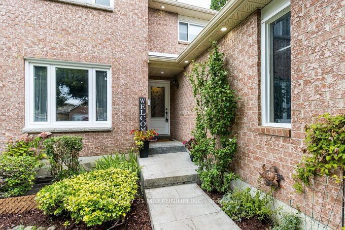 92 Cassander Cres  Brampton, L6Z 1Z2 | Image 3