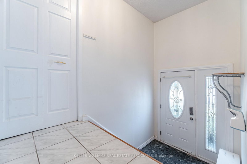 3301 Tallmast Cres, Mississauga, L5L 1K1 | Image 3