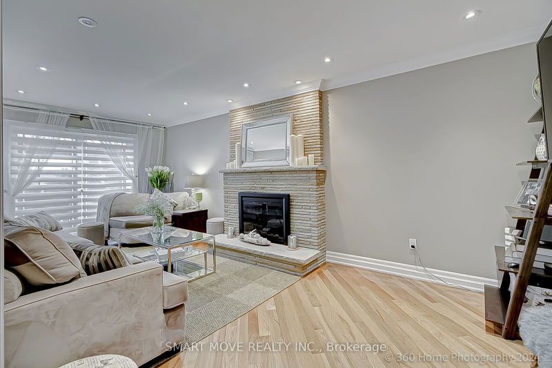 3044 Knob Hill Crt  Mississauga, L4X 2X4 | Image 5