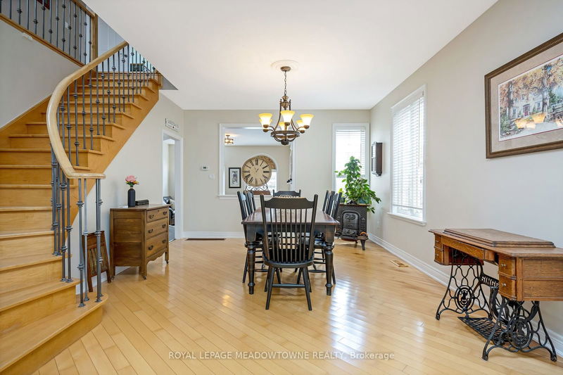 33 Chaplin Cres  Halton Hills, L7G 5Y4 | Image 5