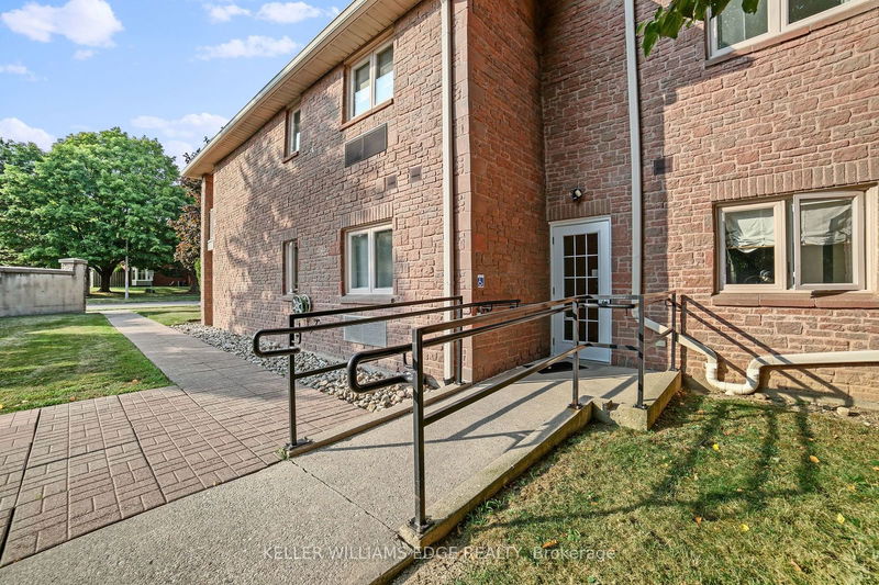  56 - 3050 Pinemeadow Dr  Burlington, L7N 3N8 | Image 2