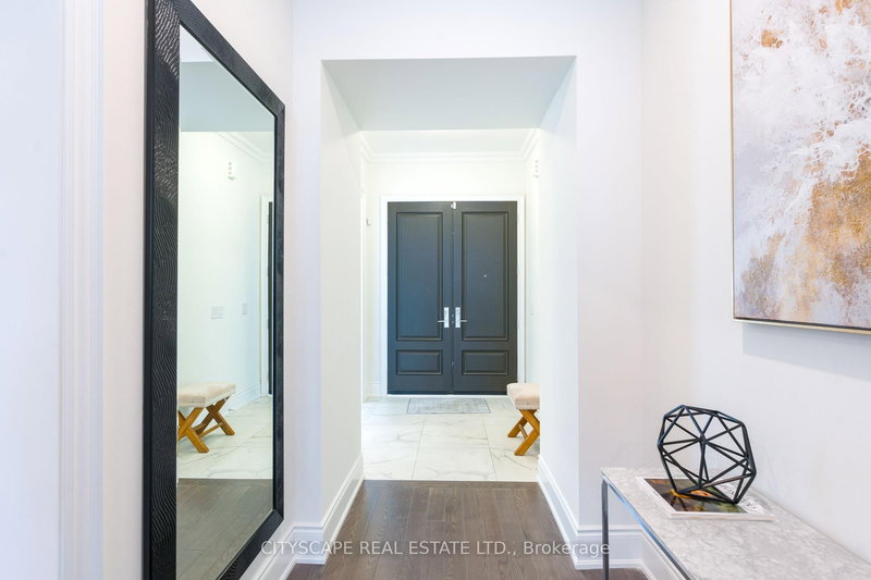 2405 Irene Cres, Oakville, L6M 5M2 | Image 2