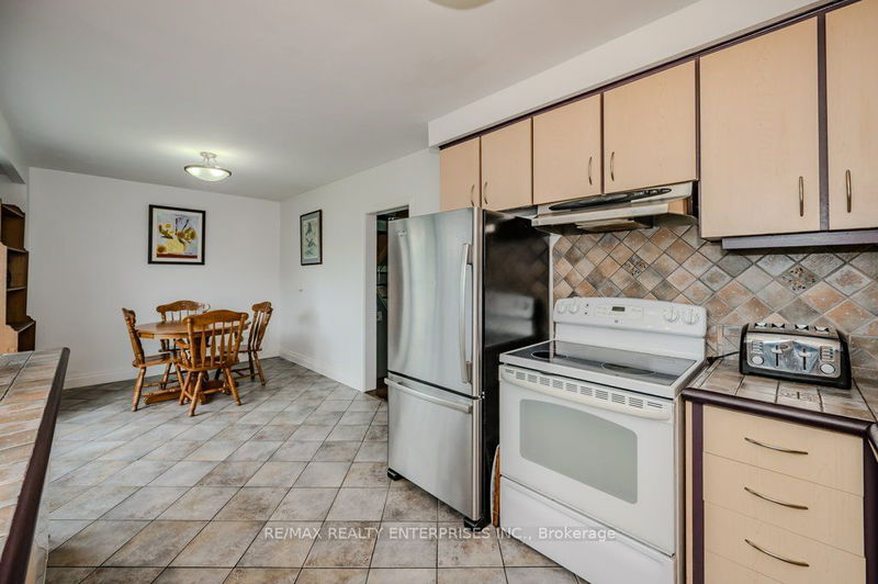 19 Jaymar Pl  Toronto, M9N 3L8 | Image 16