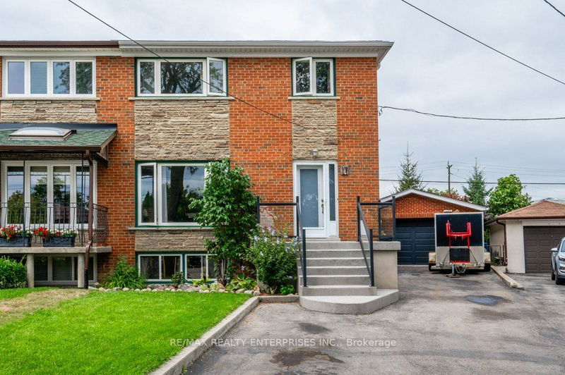 19 Jaymar Pl  Toronto, M9N 3L8 | Image 2