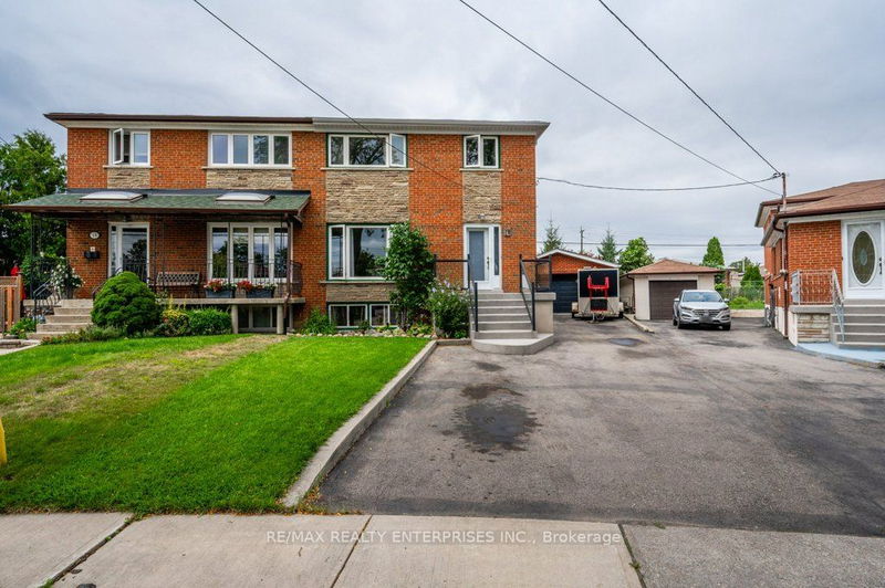 19 Jaymar Pl  Toronto, M9N 3L8 | Image 3