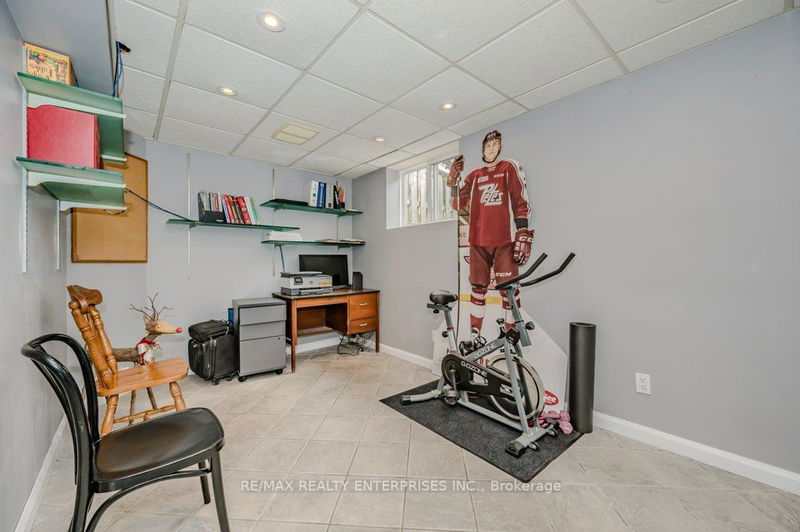 19 Jaymar Pl  Toronto, M9N 3L8 | Image 32